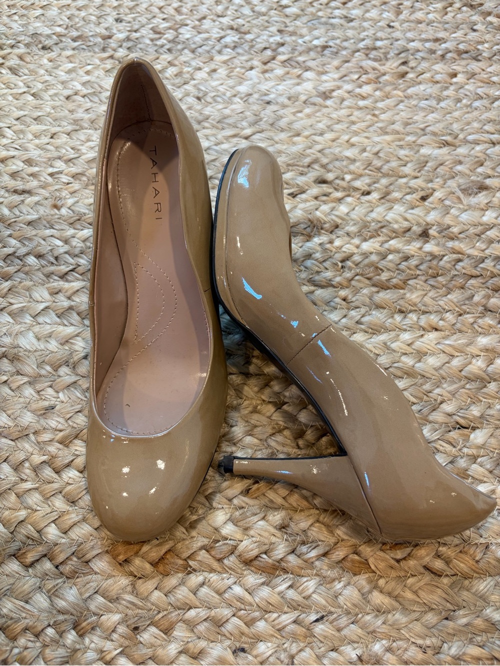 Tahari Women's Tan Patent Pumps | Size 7.5